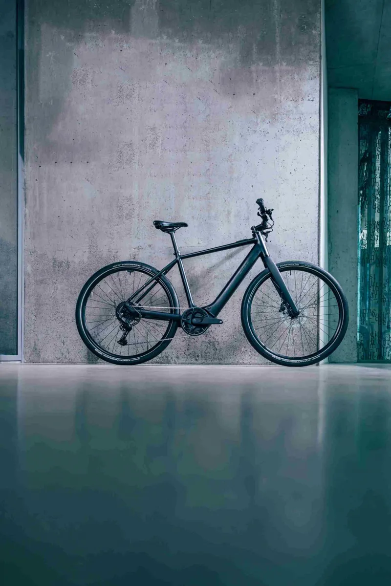 Cube Editor Hybrid Pro 400x Hybrid Bike In Black-1